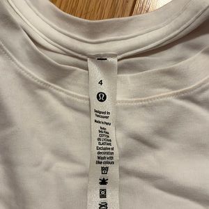 Lululemon women’s athletic Tshirt size 4